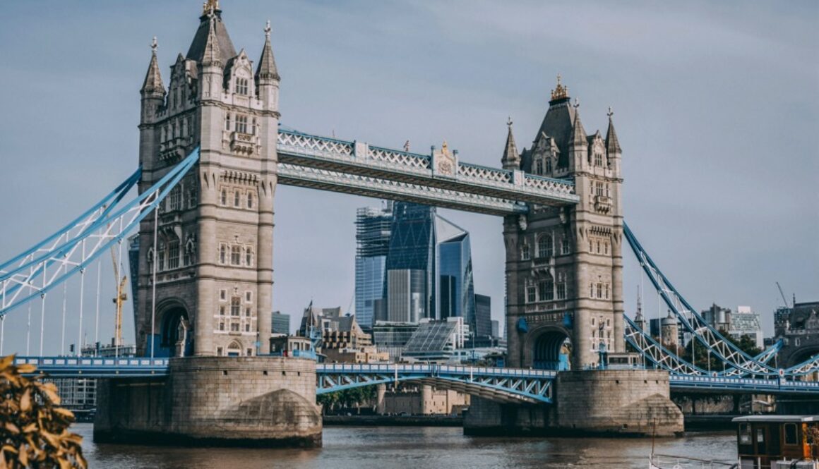 here-we-tow-london
